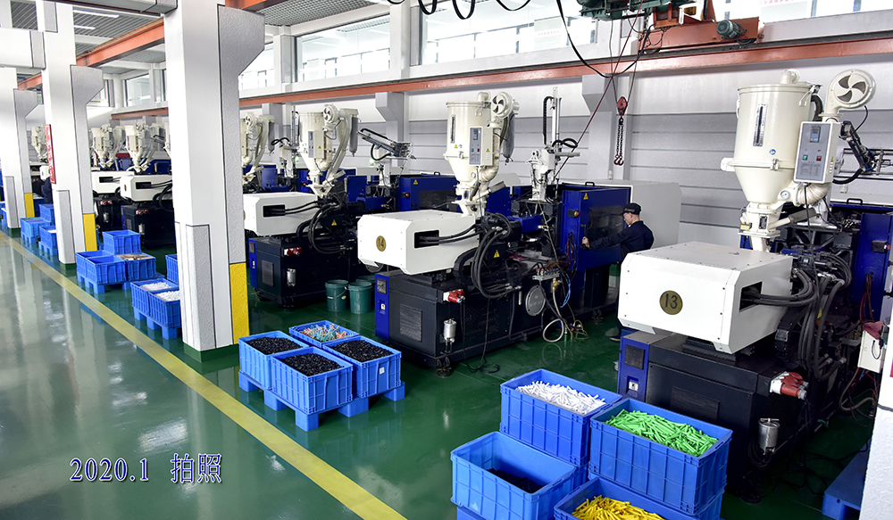 龙峰学习用品厂