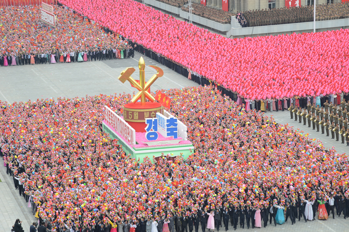 盛大庆祝朝鲜劳动党第七次代表大会