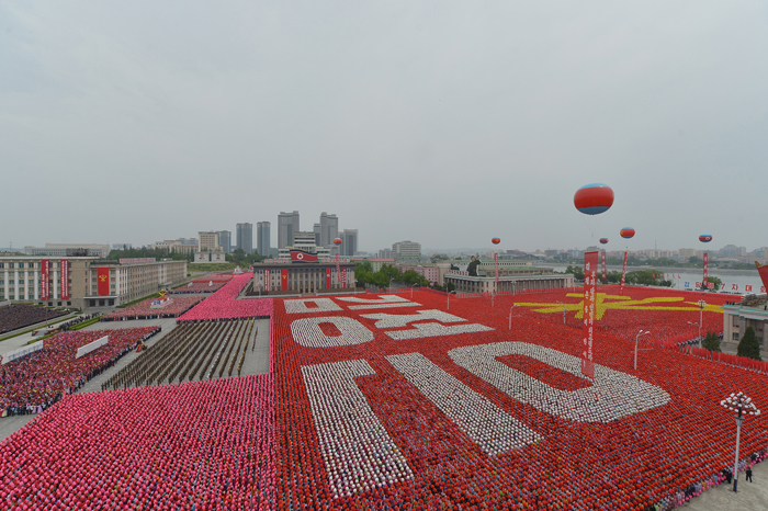 盛大庆祝朝鲜劳动党第七次代表大会