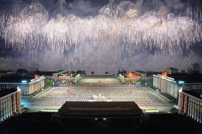 盛大庆祝朝鲜劳动党第七次代表大会