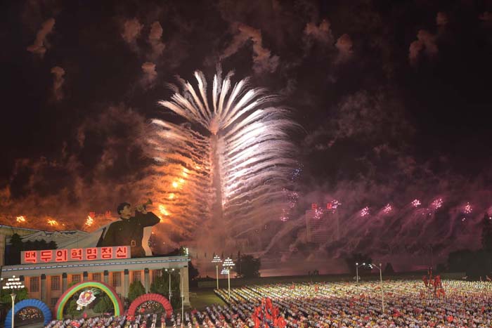 盛大庆祝朝鲜劳动党第七次代表大会