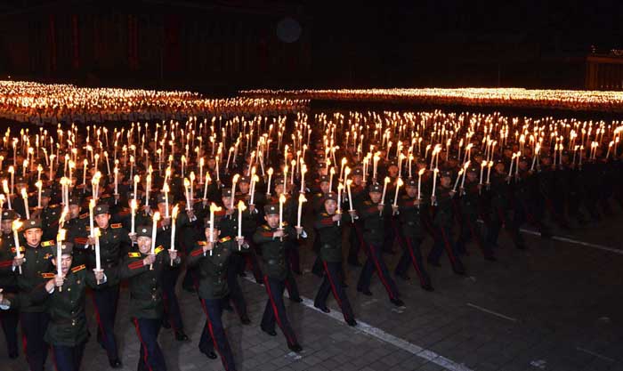 盛大庆祝朝鲜劳动党第七次代表大会