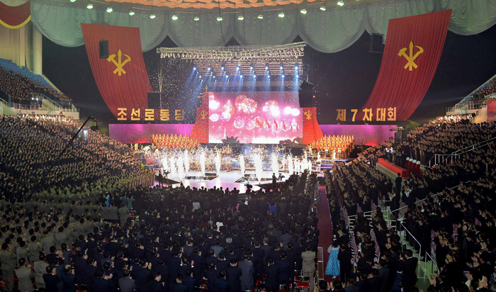 盛大庆祝朝鲜劳动党第七次代表大会