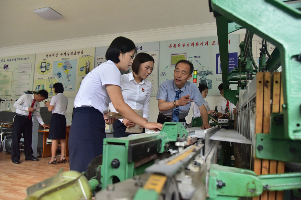 平壤韩德铢轻工业大学