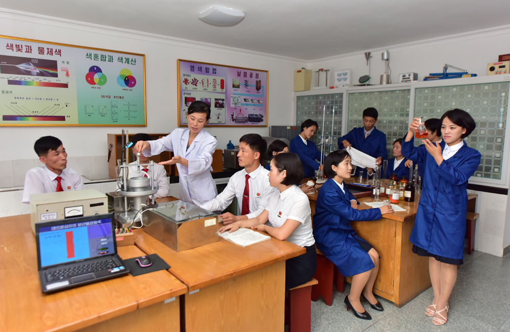 平壤韩德铢轻工业大学