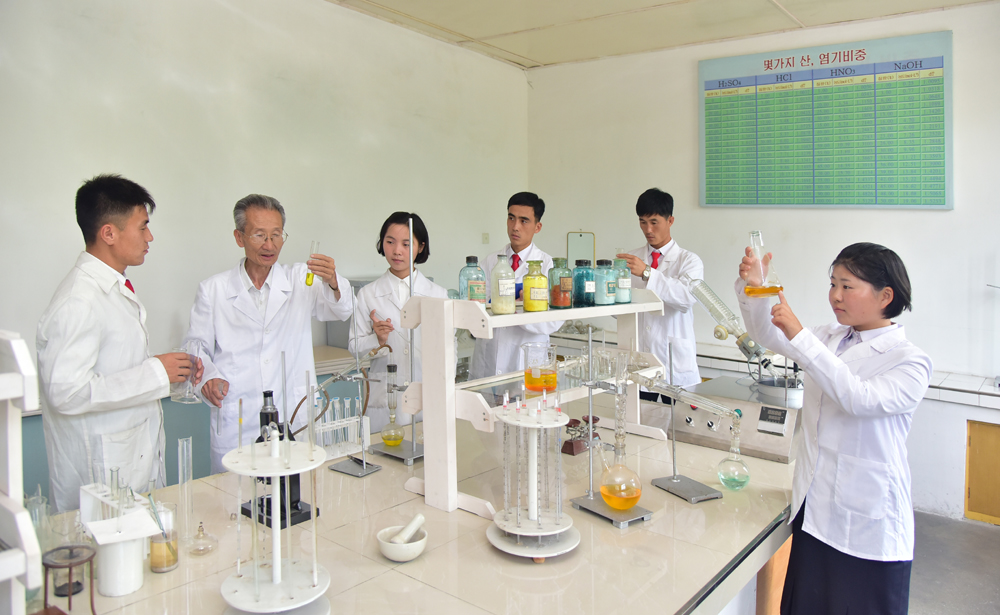 平壤韩德铢轻工业大学