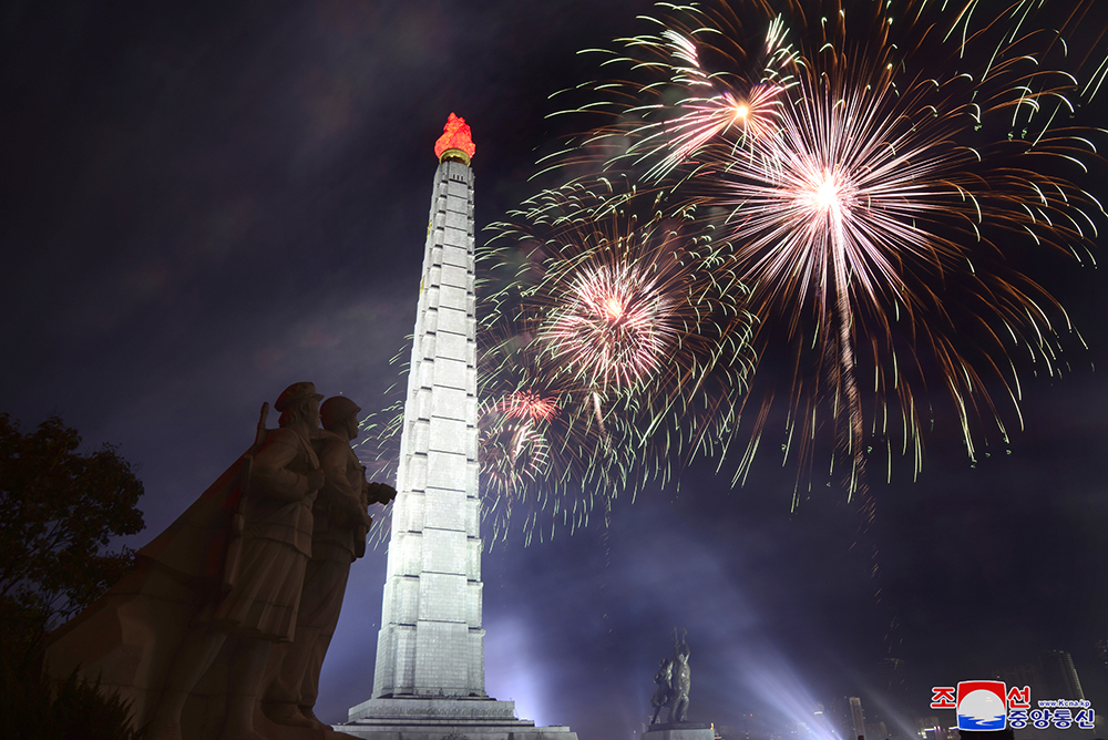 Velada de fuegos artificiales en festejo al 75º aniversario de la fundación del PTC