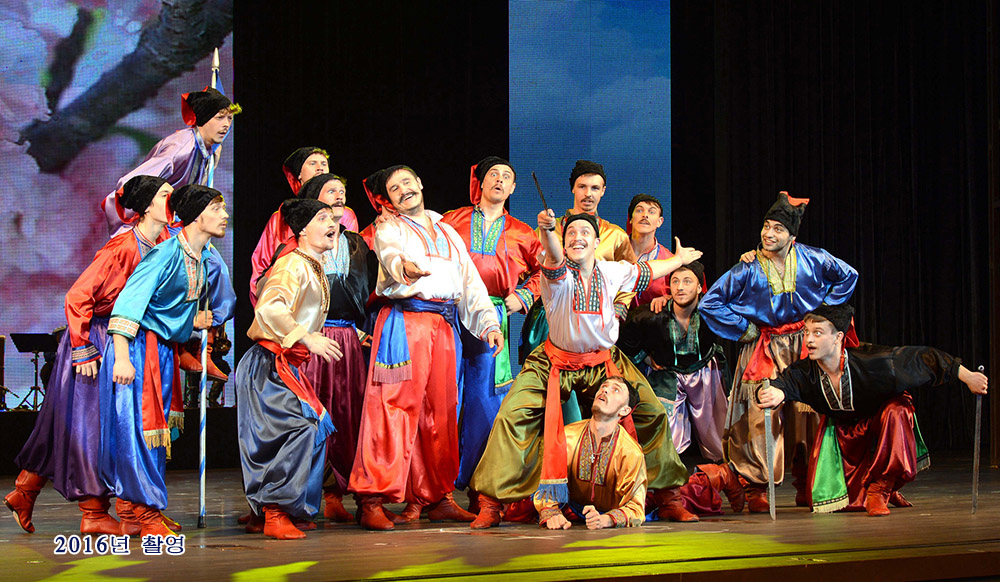 국제적인 예술축전《4월의 봄 친선예술축전》(2)