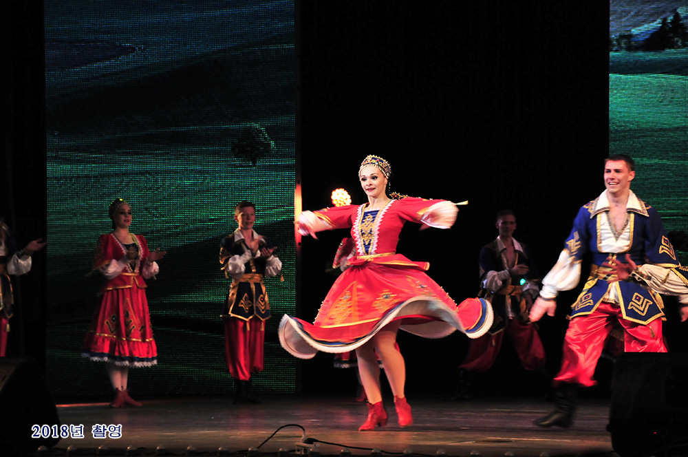 국제적인 예술축전《4월의 봄 친선예술축전》(2)