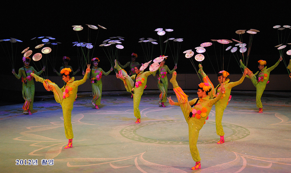 국제적인 예술축전《4월의 봄 친선예술축전》(2)