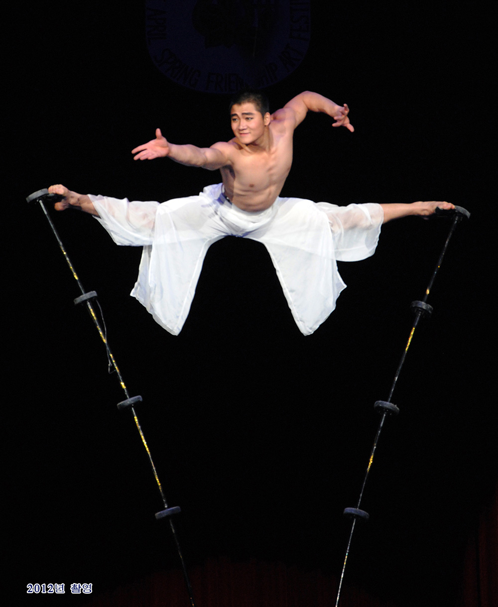 국제적인 예술축전《4월의 봄 친선예술축전》(2)