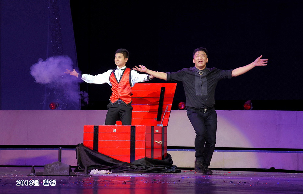 국제적인 예술축전《4월의 봄 친선예술축전》(2)