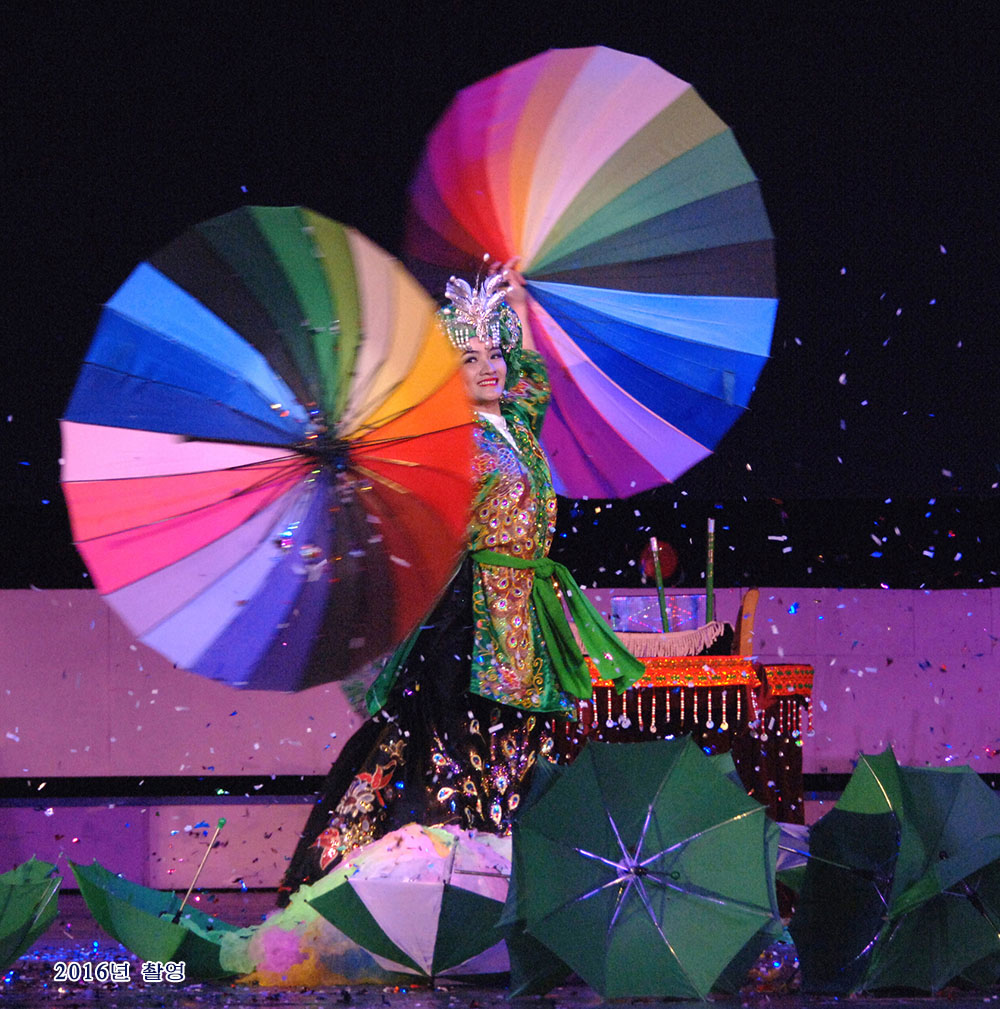 국제적인 예술축전《4월의 봄 친선예술축전》(2)