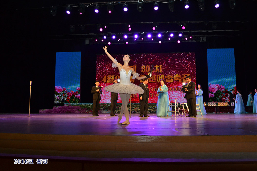 국제적인 예술축전《4월의 봄 친선예술축전》(2)