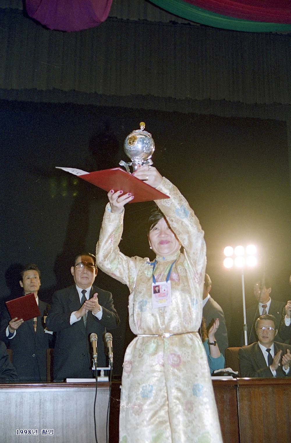 국제적인 예술축전《4월의 봄 친선예술축전》(2)