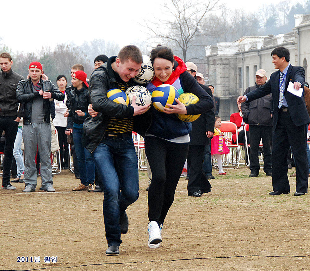 국제적인 예술축전《4월의 봄 친선예술축전》(2)