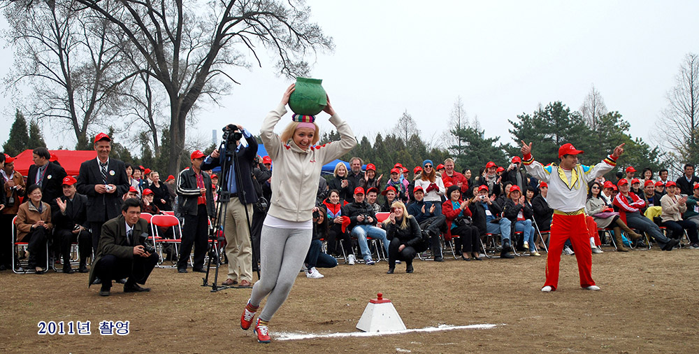 국제적인 예술축전《4월의 봄 친선예술축전》(2)