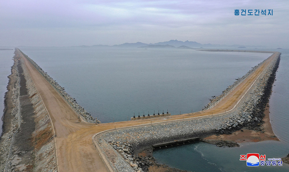 서해지구에 일떠선 간석지