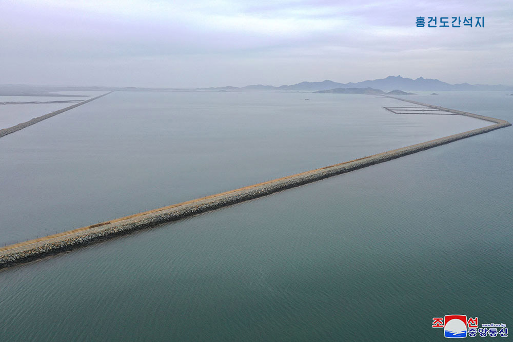 서해지구에 일떠선 간석지