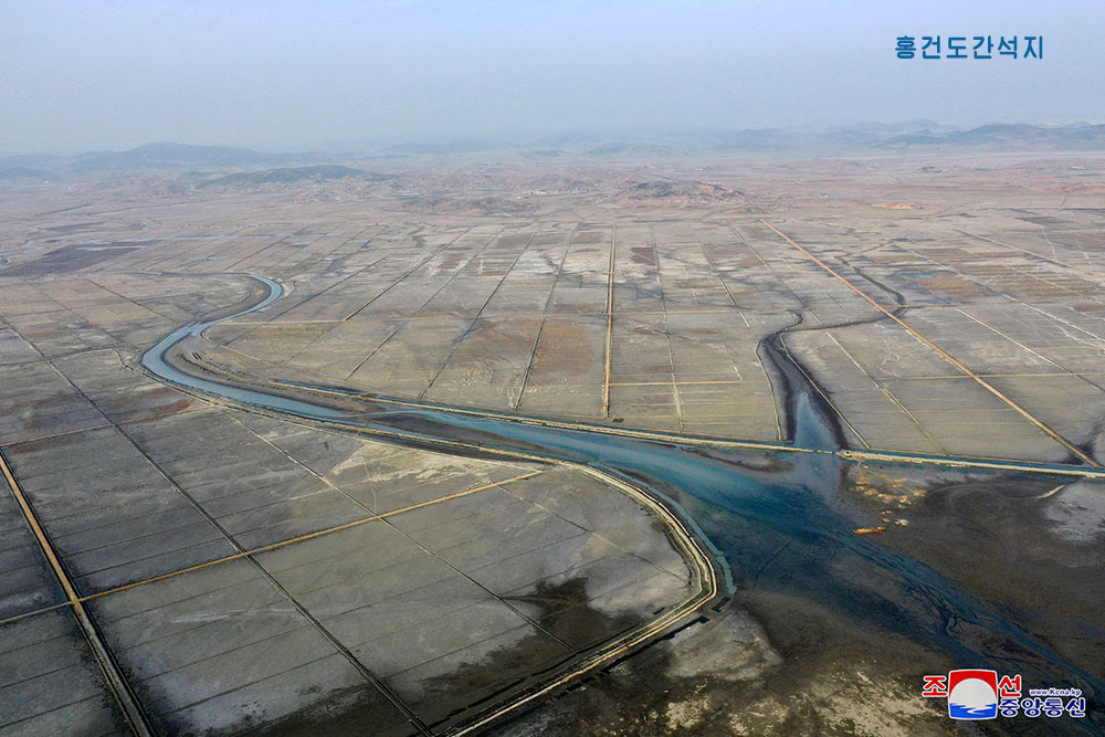 서해지구에 일떠선 간석지
