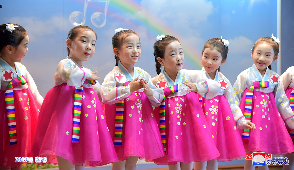 밝게 웃어라 (1)