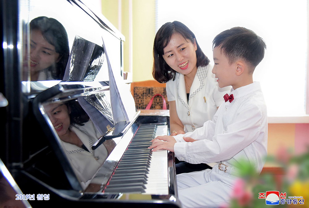 밝게 웃어라 (1)