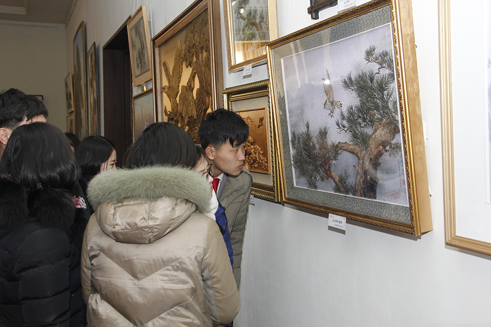 庆祝光明星节美术作品展览会“朝鲜的国树——松树”