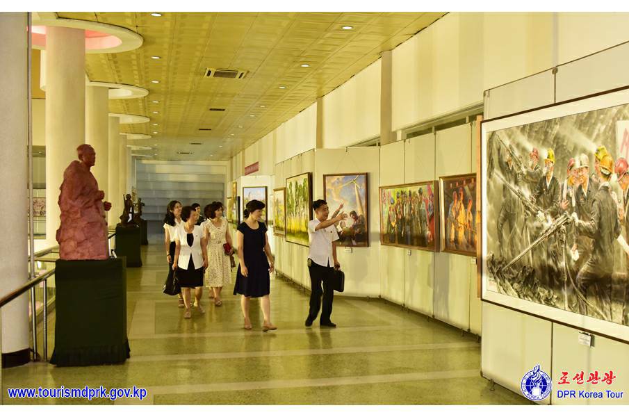 祖国解放戦争勝利70周年慶祝国家美術展覧会が盛大に行われる