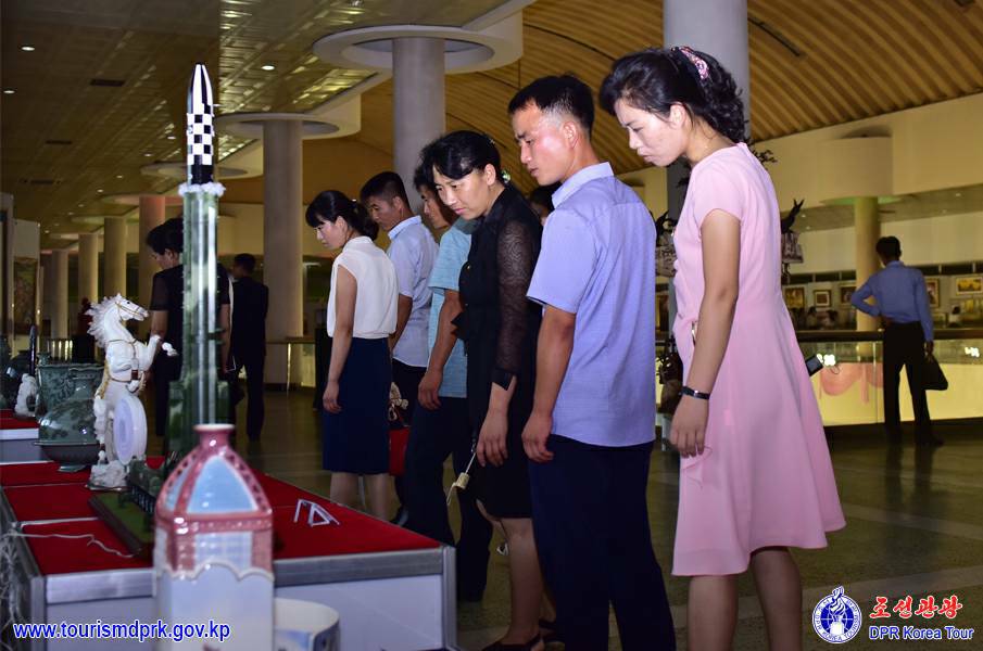 祖国解放戦争勝利70周年慶祝国家美術展覧会が盛大に行われる