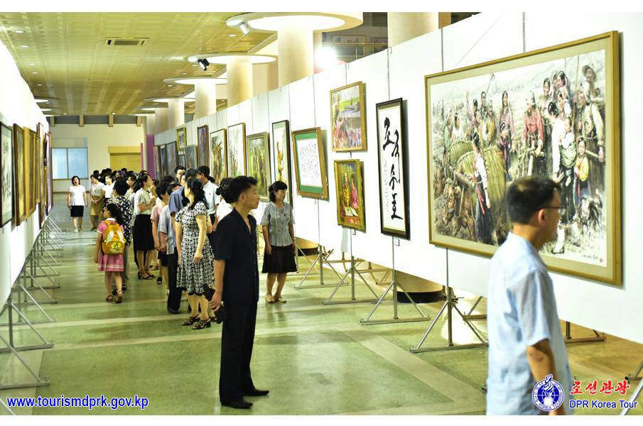 祖国解放戦争勝利70周年慶祝国家美術展覧会が盛大に行われる