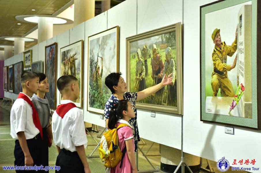 祖国解放戦争勝利70周年慶祝国家美術展覧会が盛大に行われる