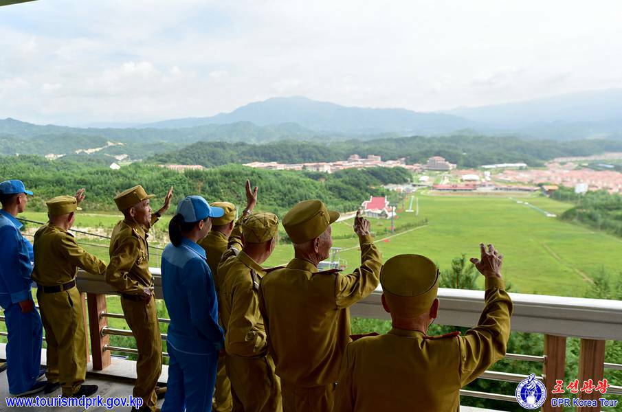 祖国解放戦争勝利70周年を意義深く慶祝