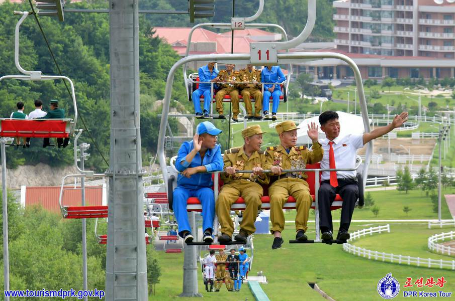 祖国解放戦争勝利70周年を意義深く慶祝