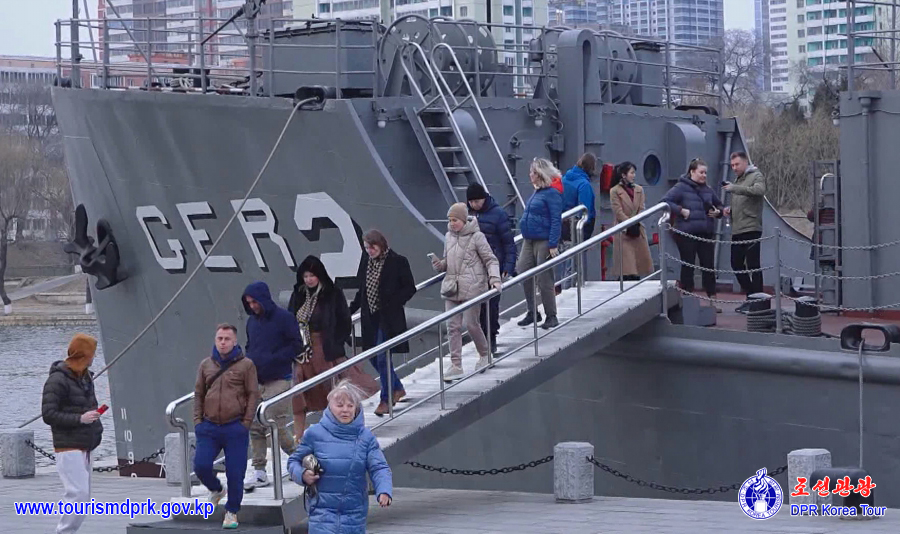Туристы из России побывали в разных местах г. Пхеньяна (2)