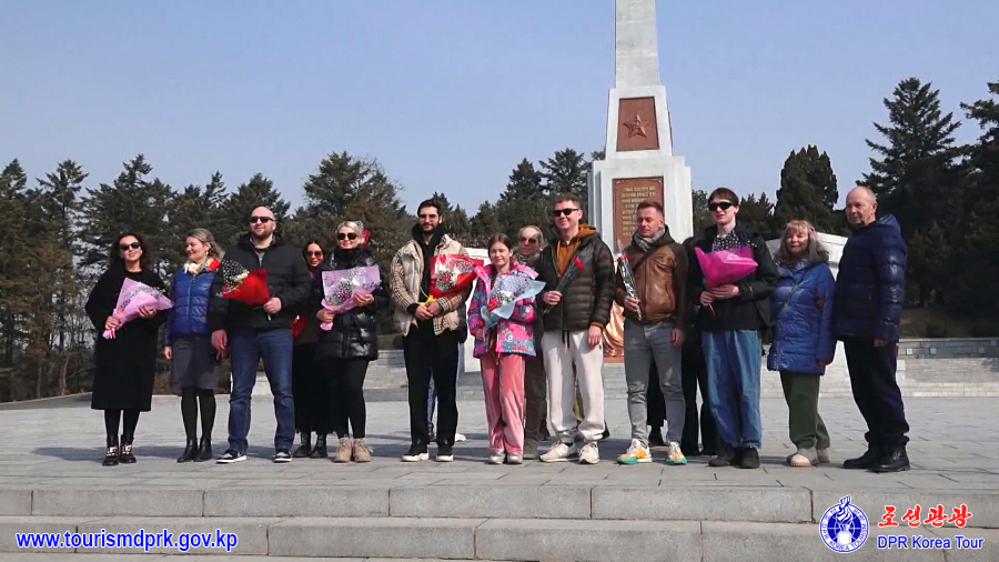 Туристы из России побывали в разных местах г. Пхеньяна (2)