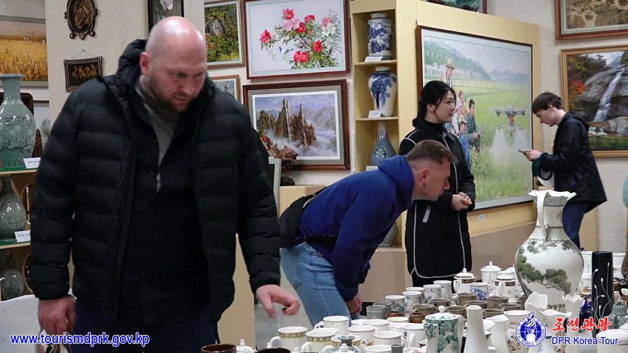 Туристы из России побывали в разных местах г. Пхеньяна (2)