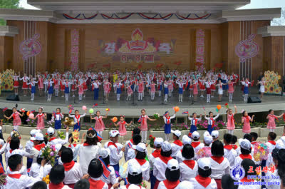 庆祝朝鲜少年团成立纪念日