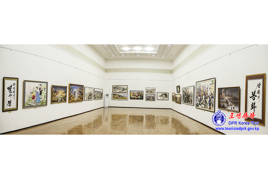 庆祝伟大领袖金日成同志华诞114周年中央美术展