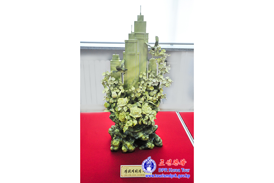 庆祝伟大领袖金日成同志华诞114周年中央美术展