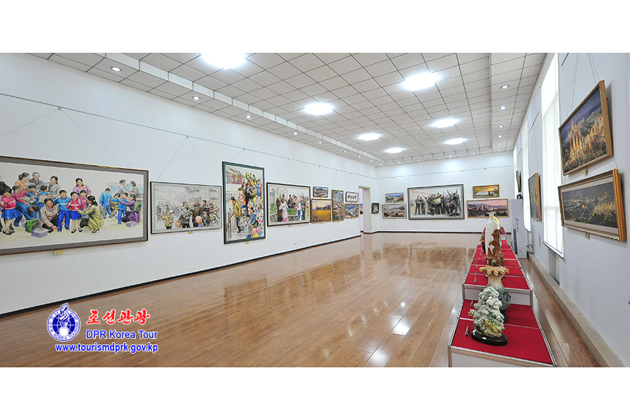 庆祝伟大领袖金日成同志华诞114周年中央美术展