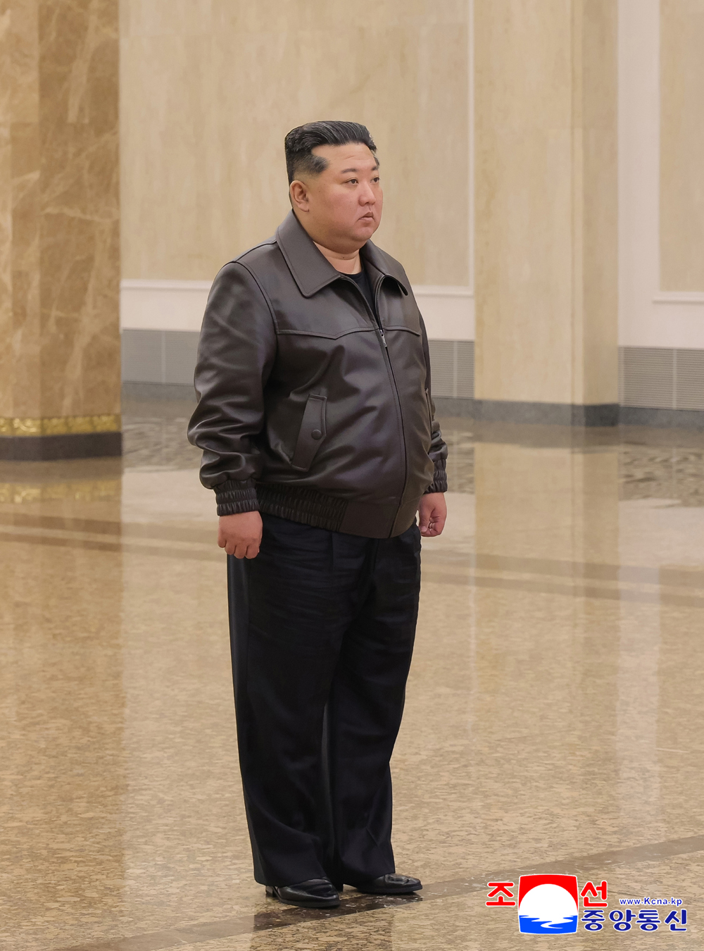 Respected Comrade Kim Jong Un Visits Kumsusan Palace of Sun