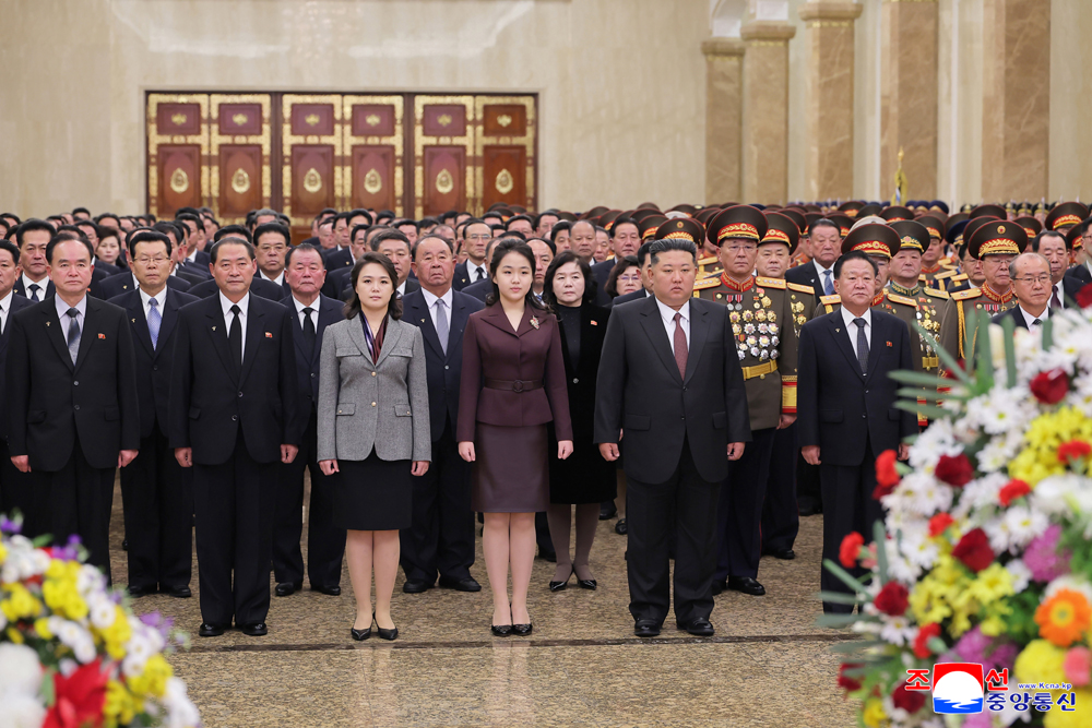 Respected Comrade Kim Jong Un Visits Kumsusan Palace of Sun