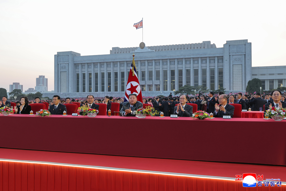 Art Performance Given to Commemorate First Session of 15th SPA of DPRK