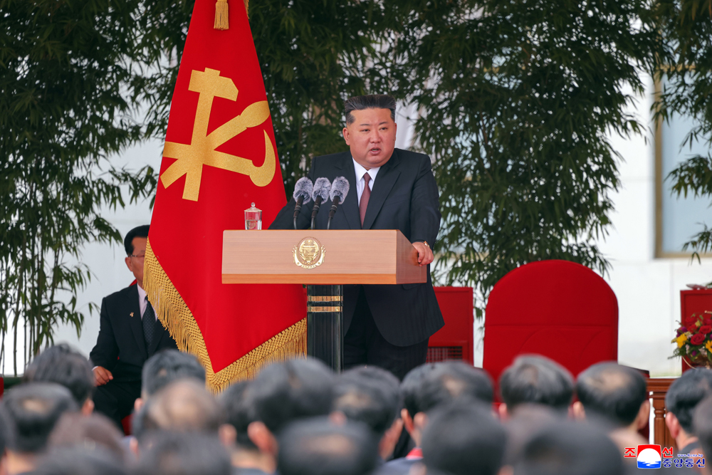 敬爱的金正恩同志访问朝鲜劳动党中央干部学校祝贺建校８０周年