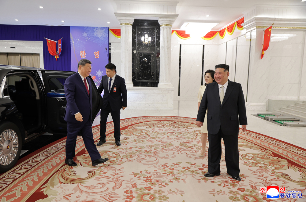 敬爱的金正恩同志设宴欢迎中国共产党中央委员会总书记、中华人民共和国主席习近平同志访朝