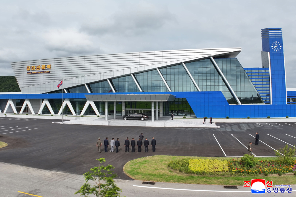 Respected Comrade Kim Jong Un Gives Field Guidance at Newly-built Facilities in Wonsan Kalma Coastal Tourist Area