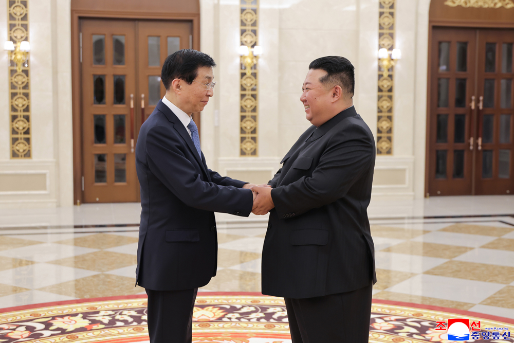 敬爱的金正恩同志会见中华人民共和国党政代表团